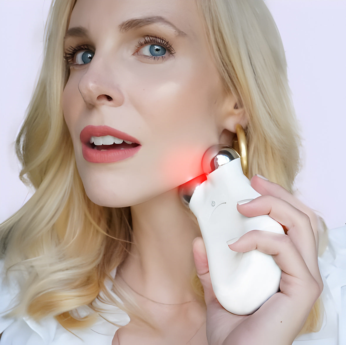 woman-using-toning-device-amtopm-16-redlight
